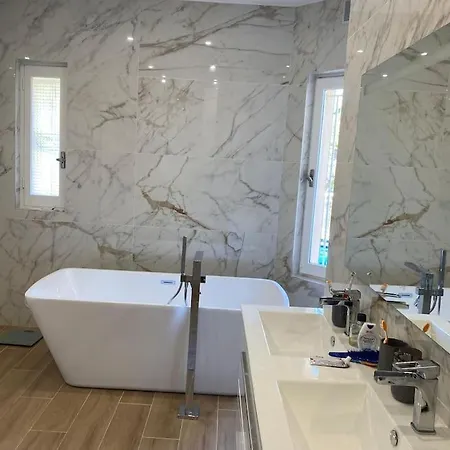 Magnifique Familiale Avec Piscine Villa